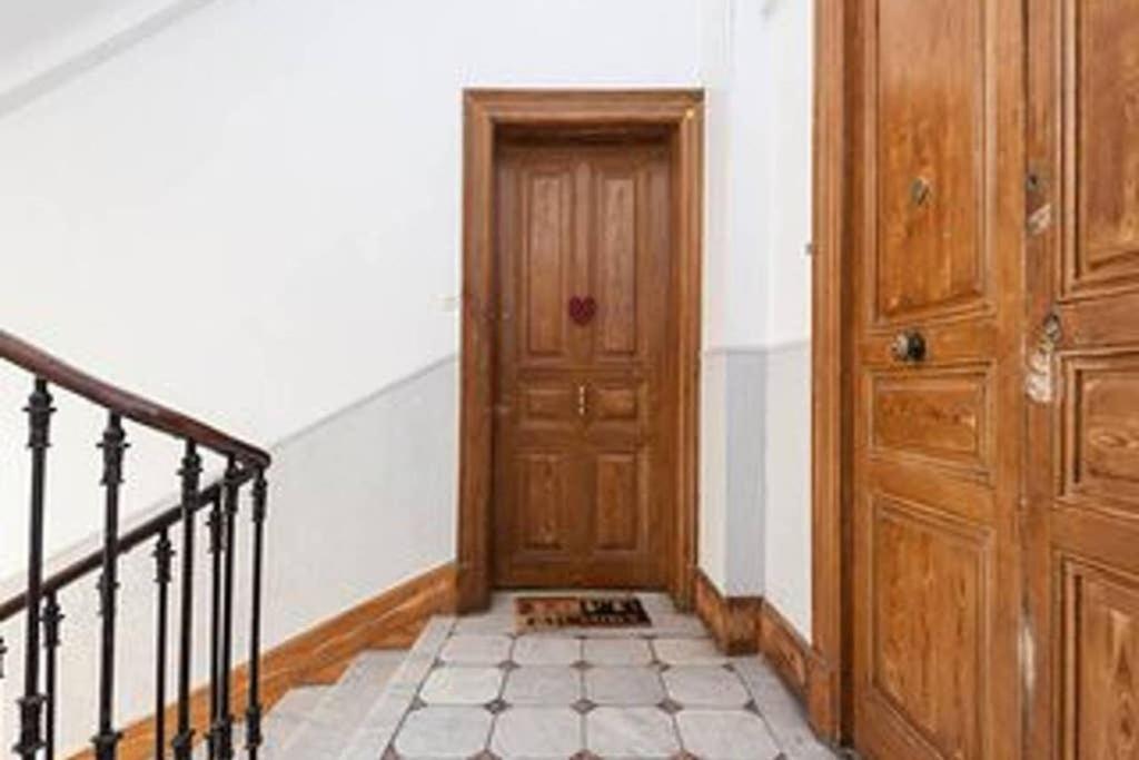 Barla 3 - A Spacious One Bedroom Apartment Near Place Garibaldi Ницца Экстерьер фото